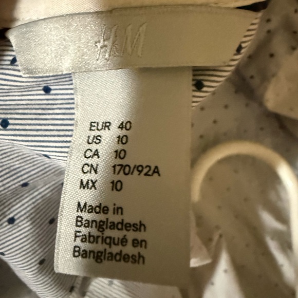 H&M Women’s Button-Down Light Blue Polka Dot Dress Shirt- Size 10(M/L) - Picture 3 of 4